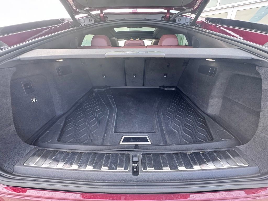 Used 2025 BMW X6 M60i w/ Parking Assistance Package image 32