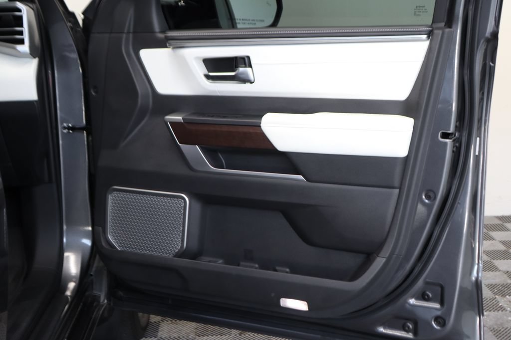 Used 2024 Toyota Sequoia Capstone AWD/4WD image 50