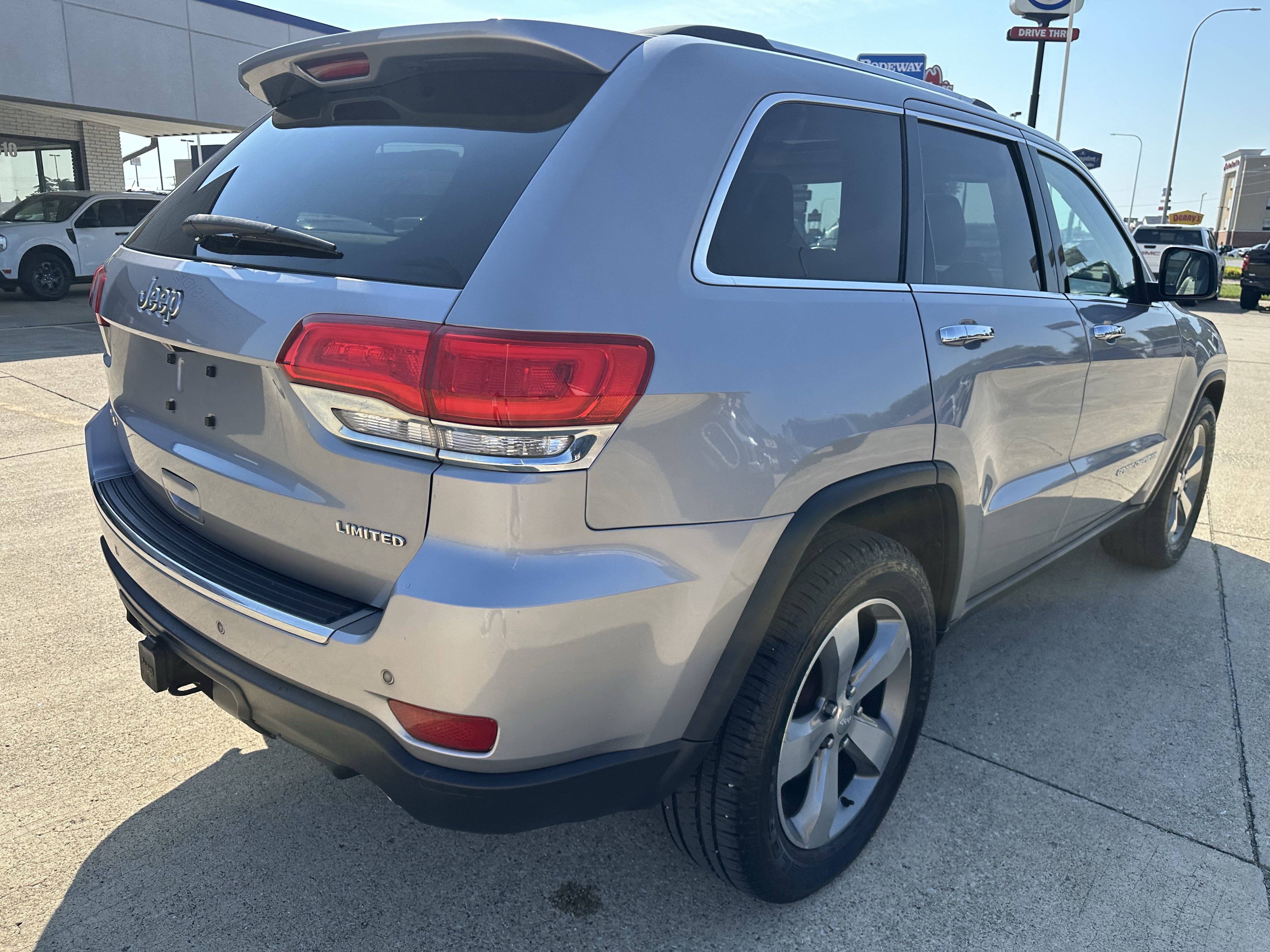 Used 2014 Jeep Grand Cherokee Limited w/ Trailer Tow Group IV AWD/4WD image 7