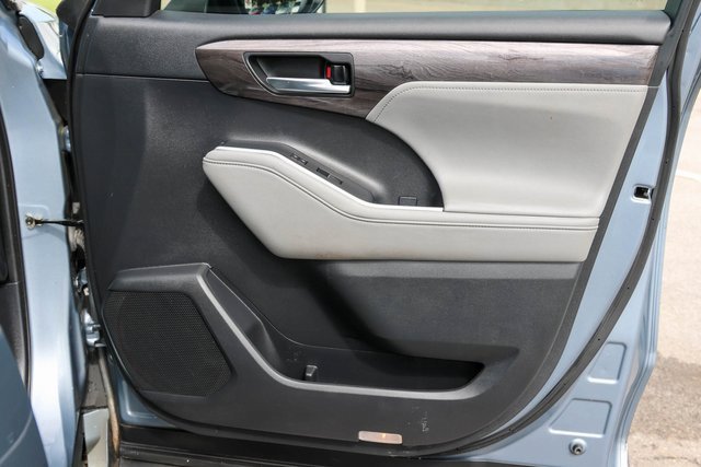 Used 2021 Toyota Highlander Limited image 19