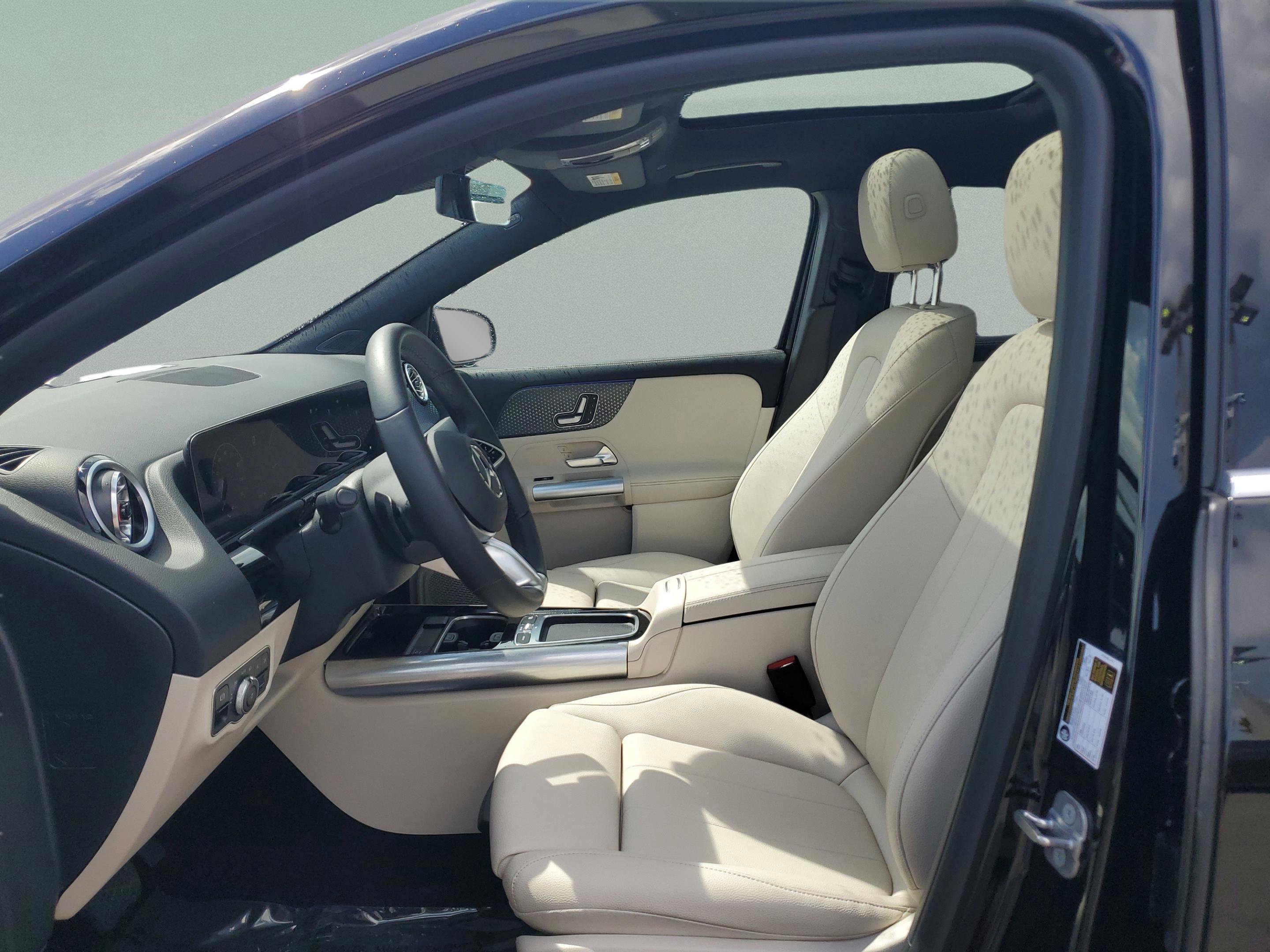 Used 2025 Mercedes-Benz GLA 250 image 21