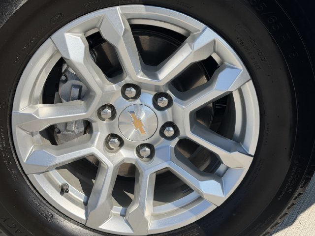 Used 2025 Chevrolet Suburban LT RWD image 9