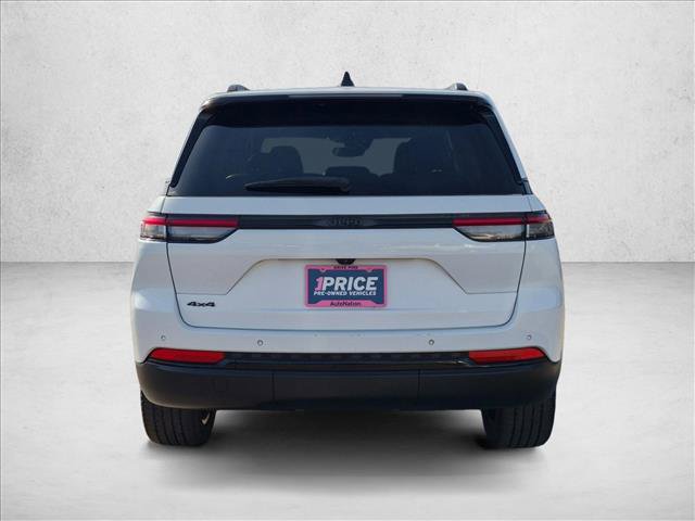 Used 2023 Jeep Grand Cherokee Altitude AWD/4WD image 6