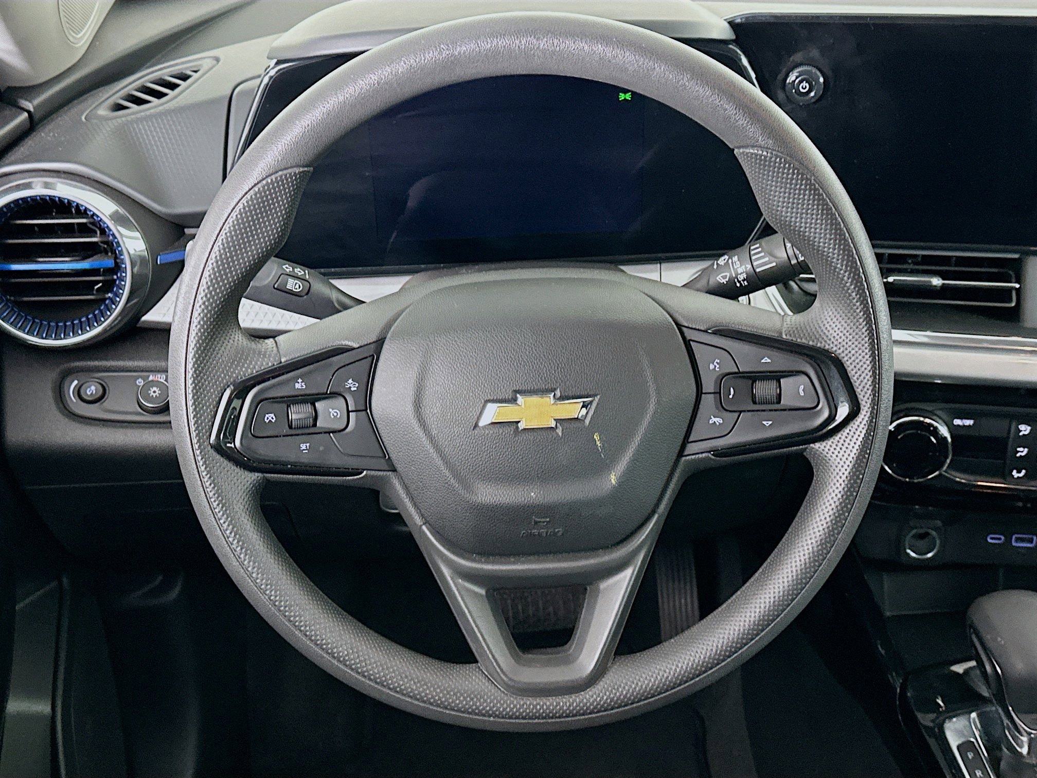 Used 2025 Chevrolet Trax LT image 18