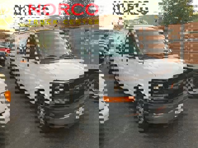 Used 2014 Chevrolet Express 2500 image 2