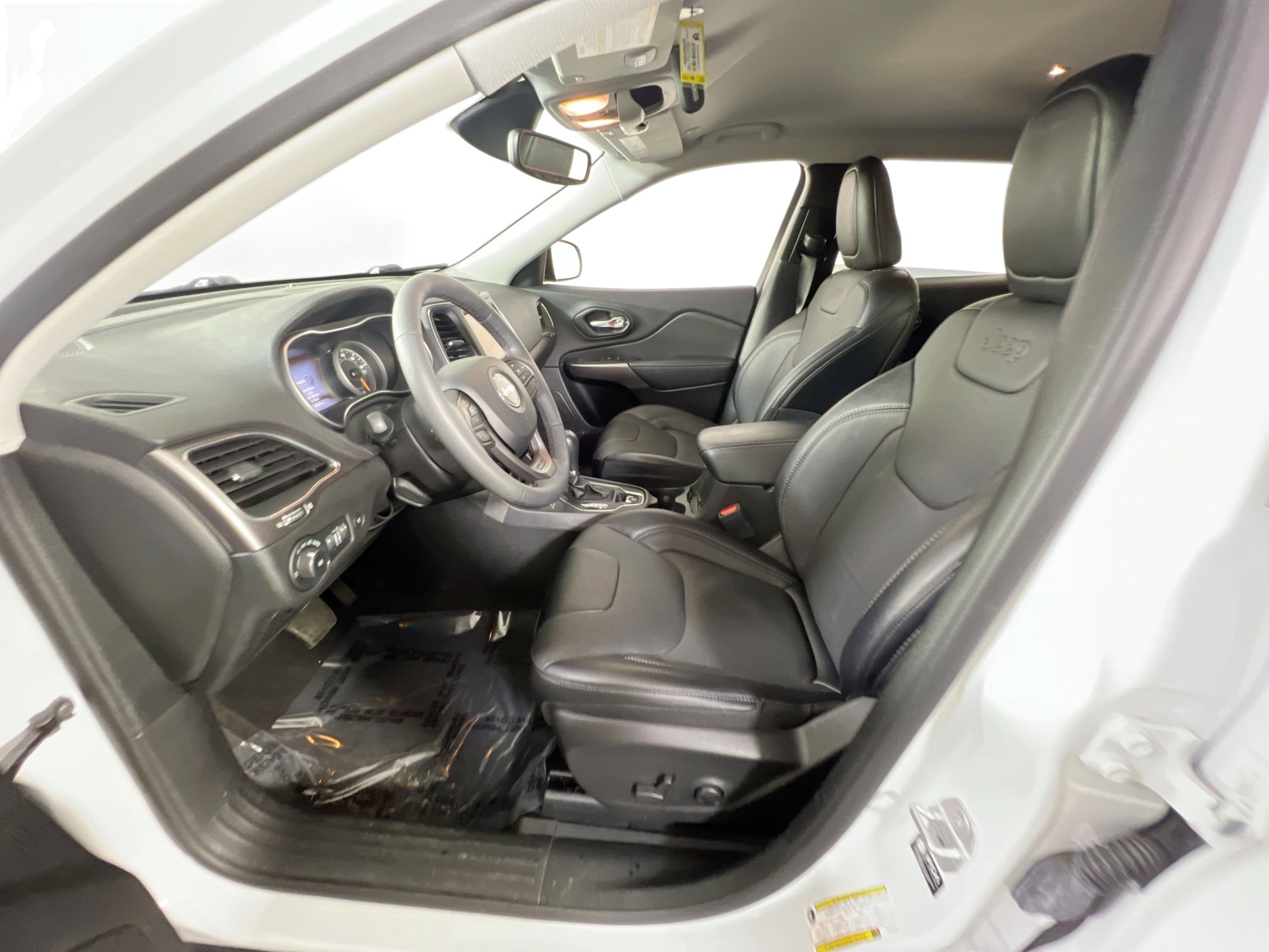 Used 2022 Jeep Cherokee Latitude Lux w/ Mopar Interior Package image 20