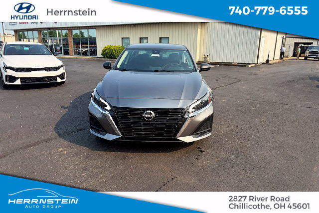 Used 2024 Nissan Altima 2.5 SV FWD image 2