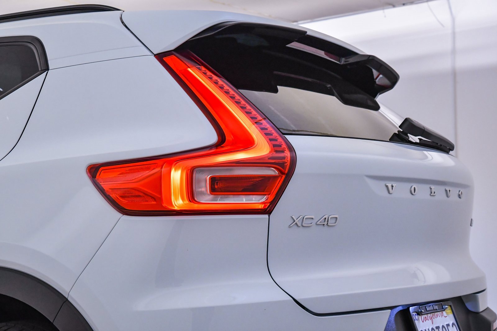 Used 2025 Volvo XC40 B5 Ultra w/ Climate Package image 11