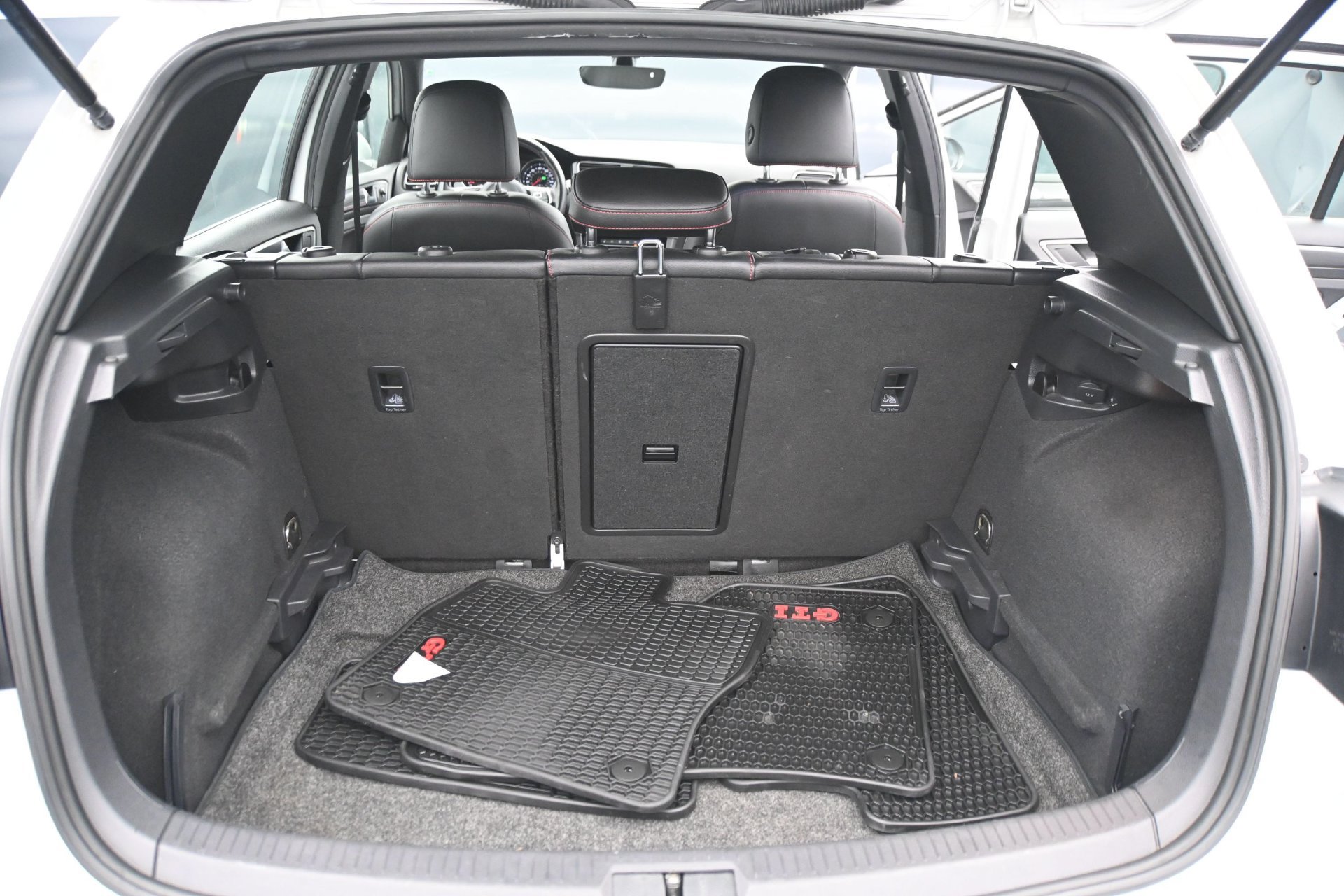 Used 2020 Volkswagen GTI SE FWD image 15