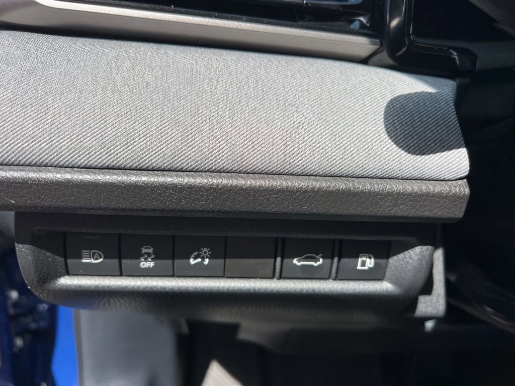 Used 2025 Toyota Camry LE w/ Convenience Package image 25