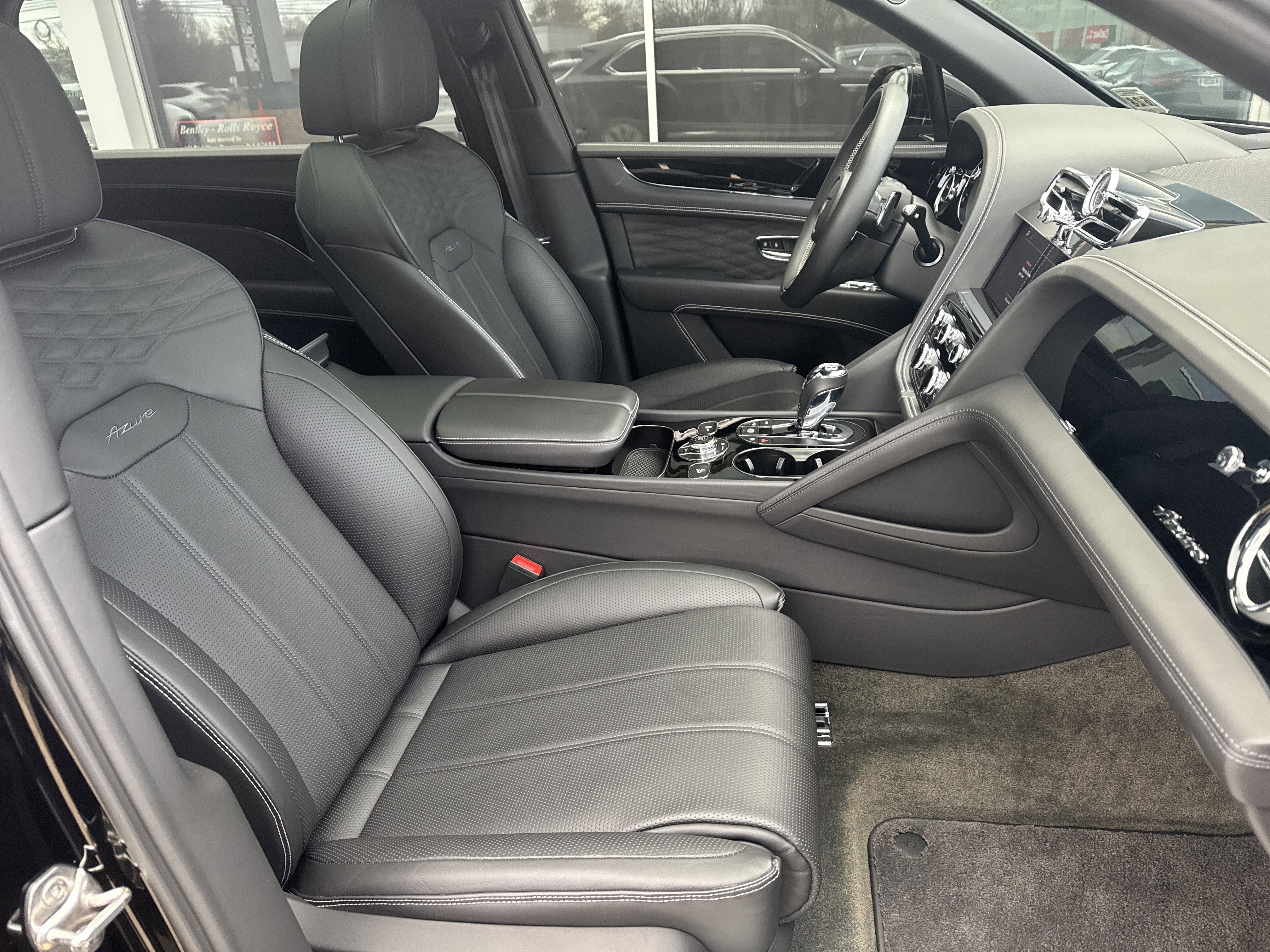 Used 2023 Bentley Bentayga Extended Wheelbase image 2