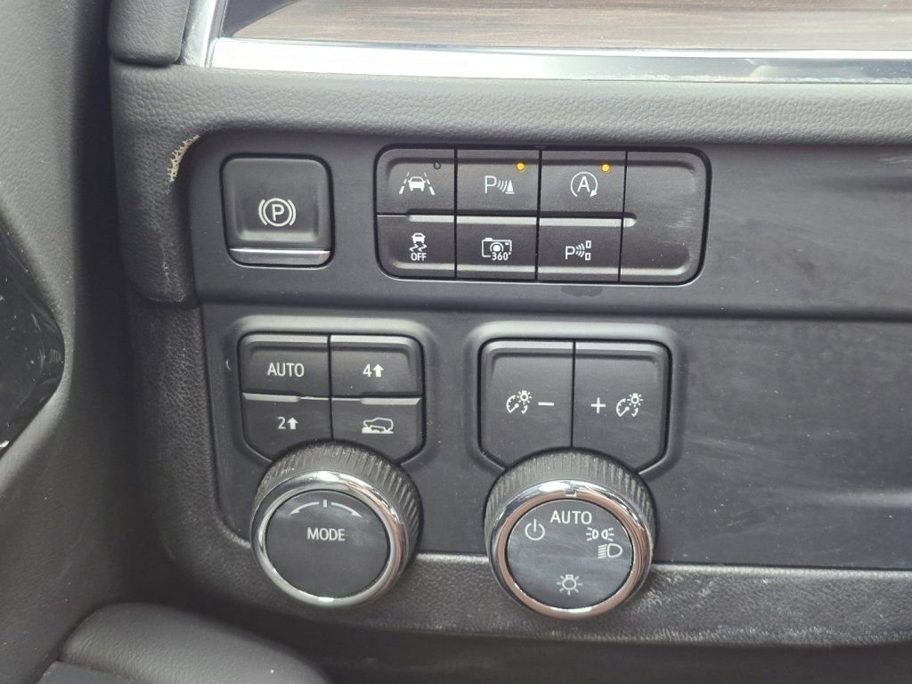 Used 2025 Chevrolet Tahoe LT image 24