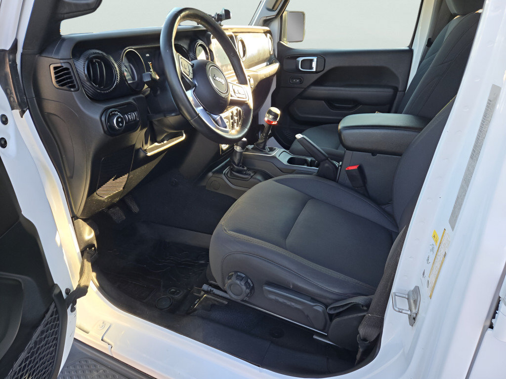 Certified 2020 Jeep Gladiator Overland AWD/4WD image 25