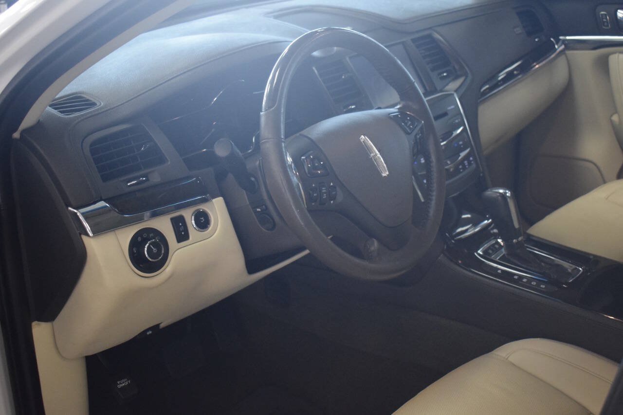 Used 2013 Lincoln MKS AWD image 37