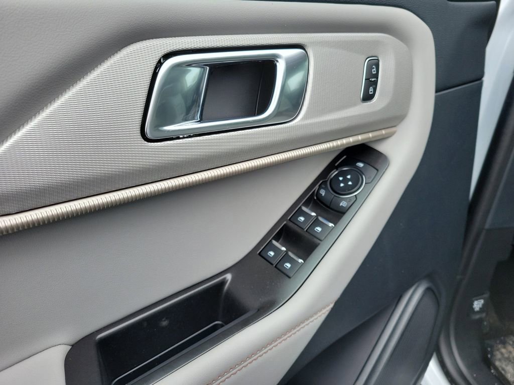 New 2026 Ford Explorer Active w/ Active Comfort Package image 19