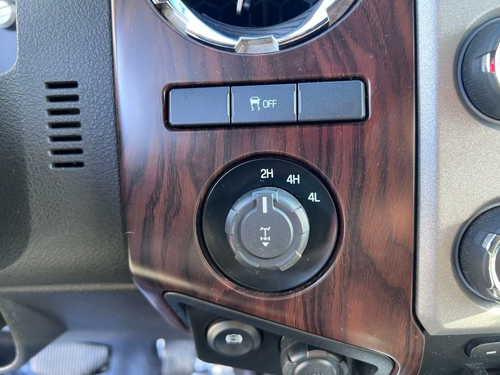 Used 2016 Ford F350 Lariat w/ Lariat Chrome Package image 18