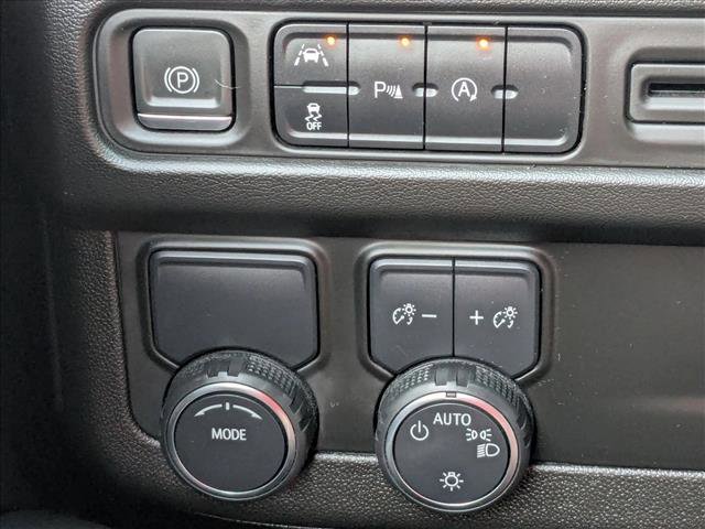 Used 2023 Chevrolet Suburban Premier image 12