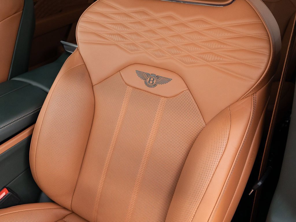 Used 2025 Bentley Bentayga Extended Wheelbase image 18