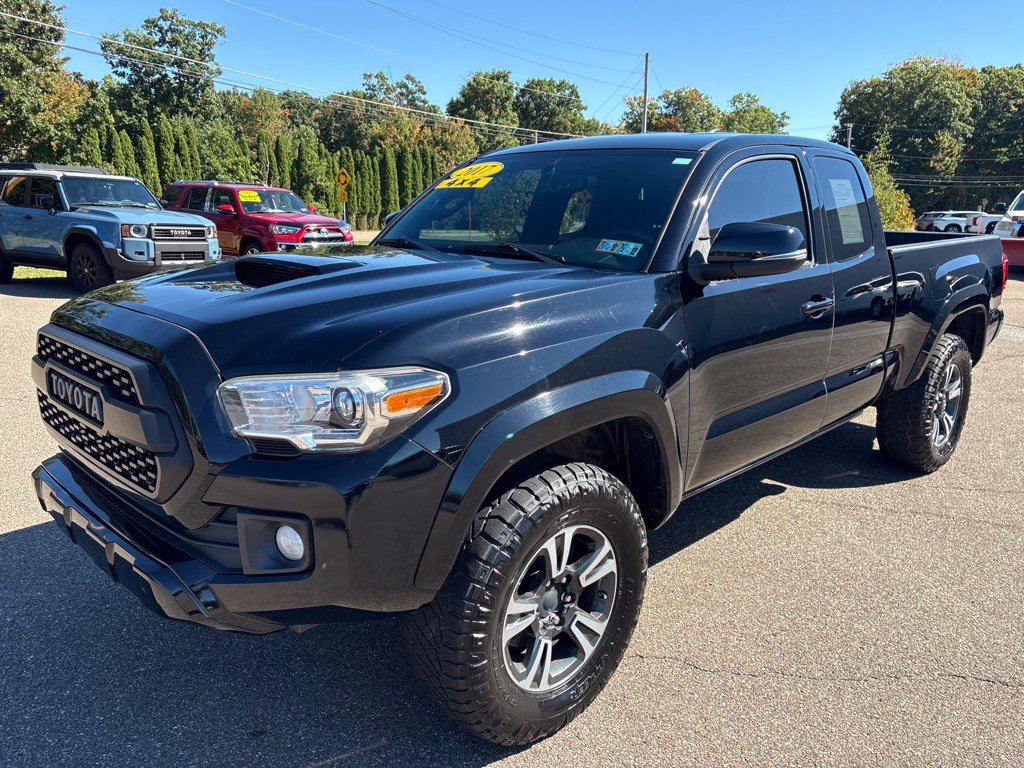 Used 2017 Toyota Tacoma TRD Sport w/ Tow Package AWD/4WD image 2