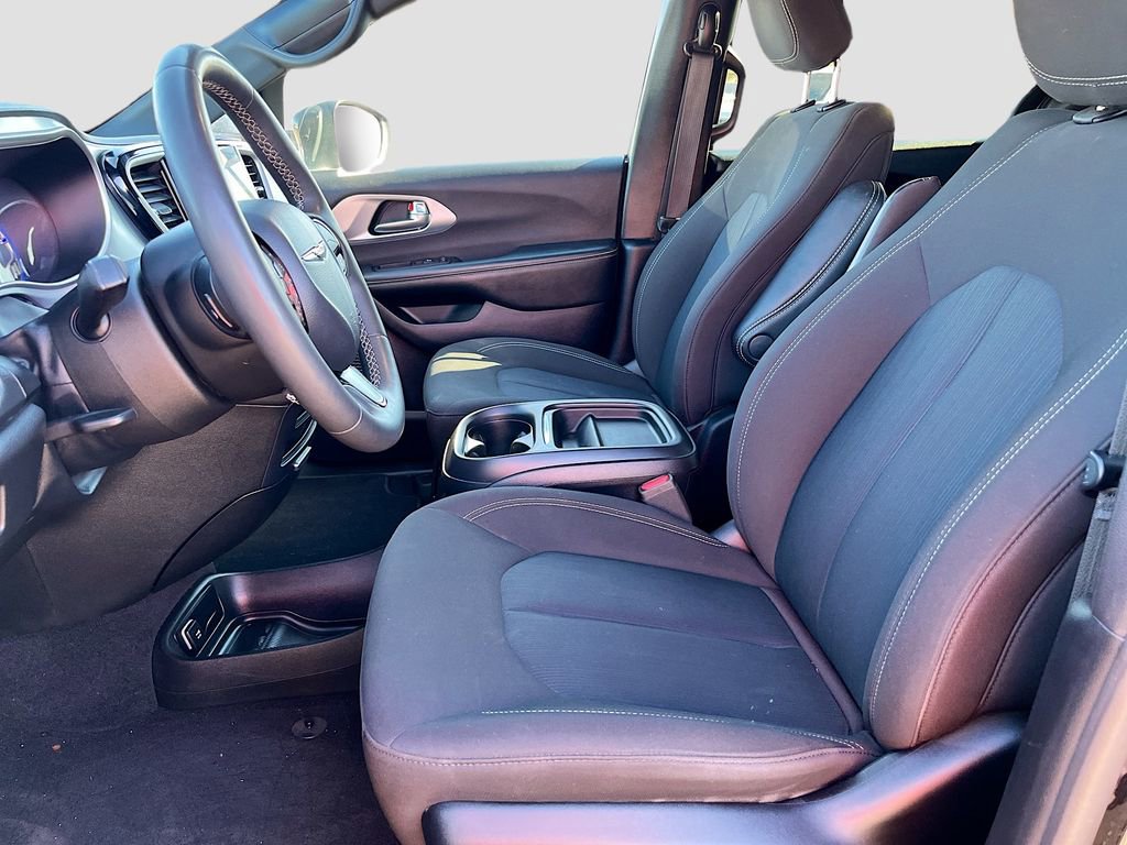 Used 2023 Chrysler Pacifica Touring image 20