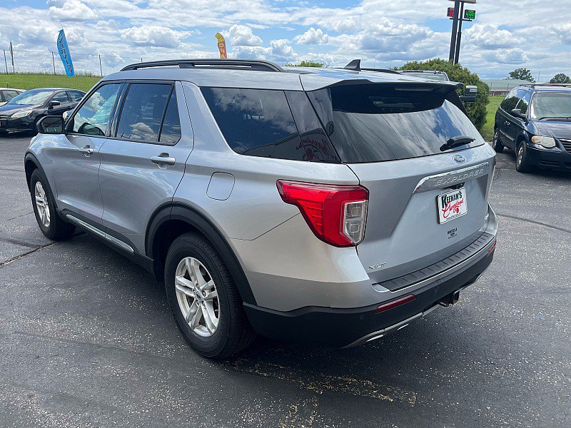 Used 2021 Ford Explorer XLT w/ Equipment Group 202A AWD/4WD image 5