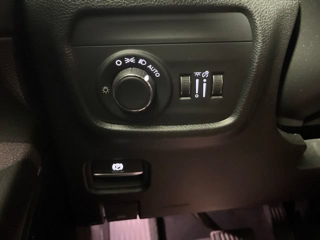 Used 2024 Jeep Grand Cherokee L Altitude AWD/4WD image 12