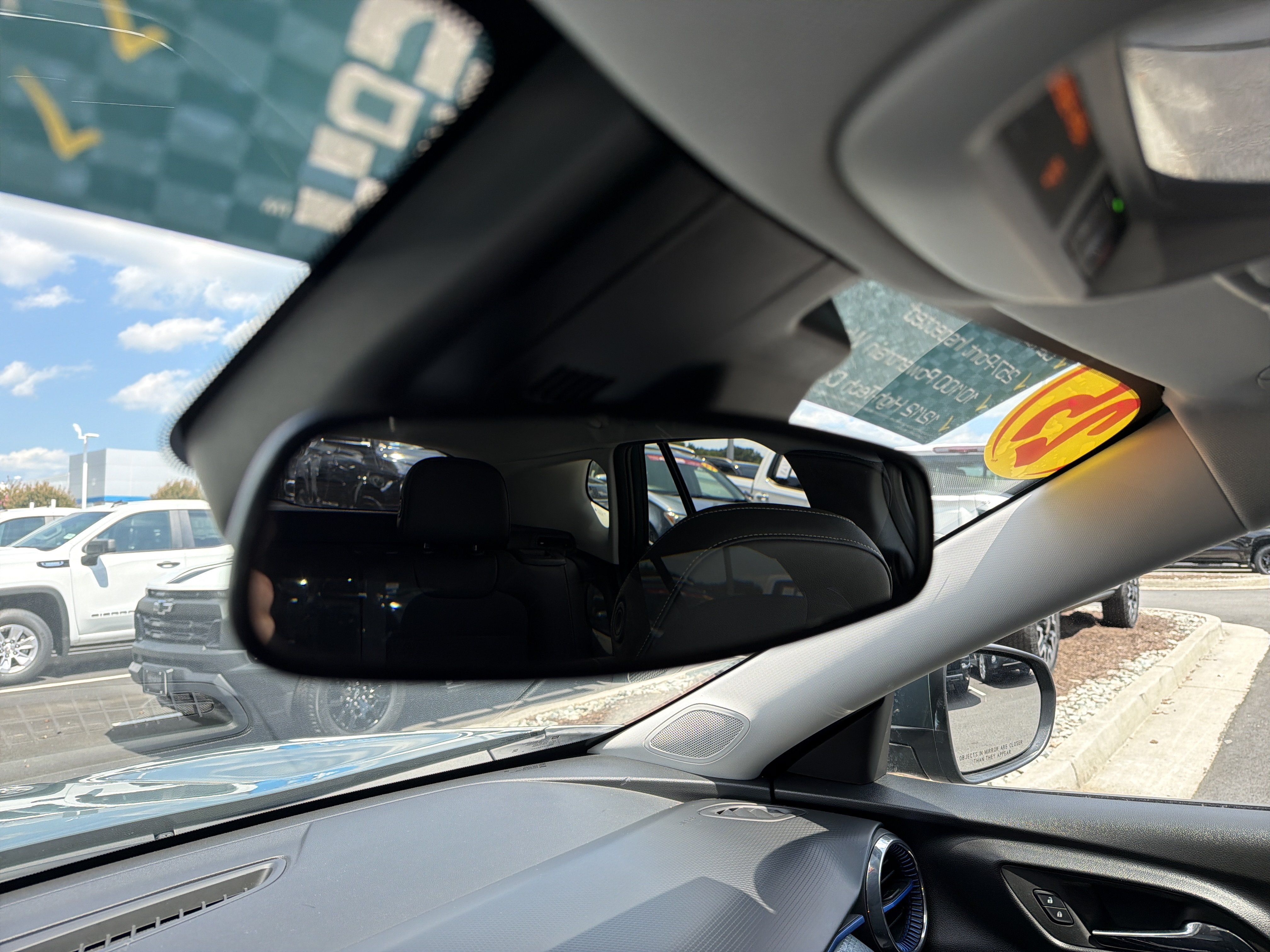 Used 2025 Chevrolet Trax LT FWD image 27