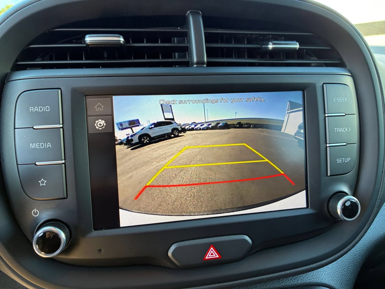 Used 2025 Kia Soul LX w/ LX Technology Package FWD image 21