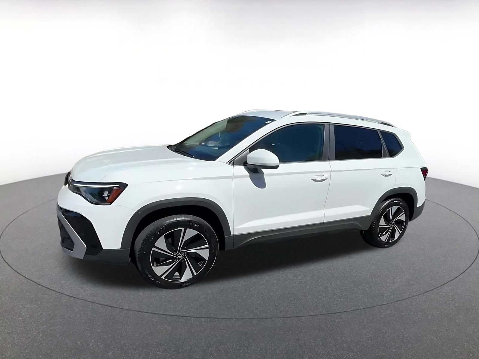 Used 2026 Volkswagen Taos SE AWD/4WD image 7