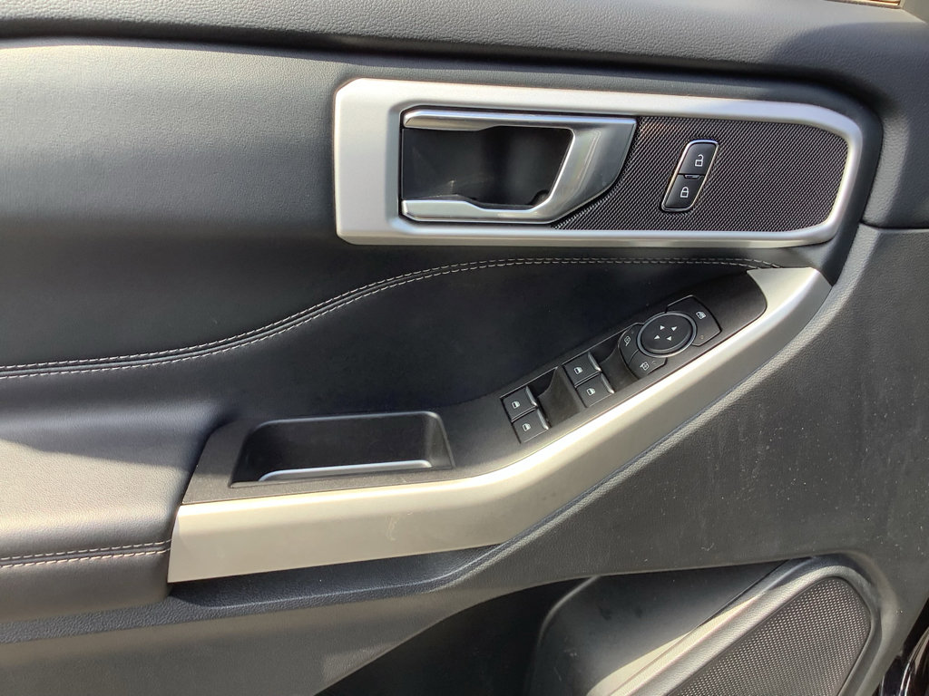 Used 2022 Ford Explorer XLT image 12