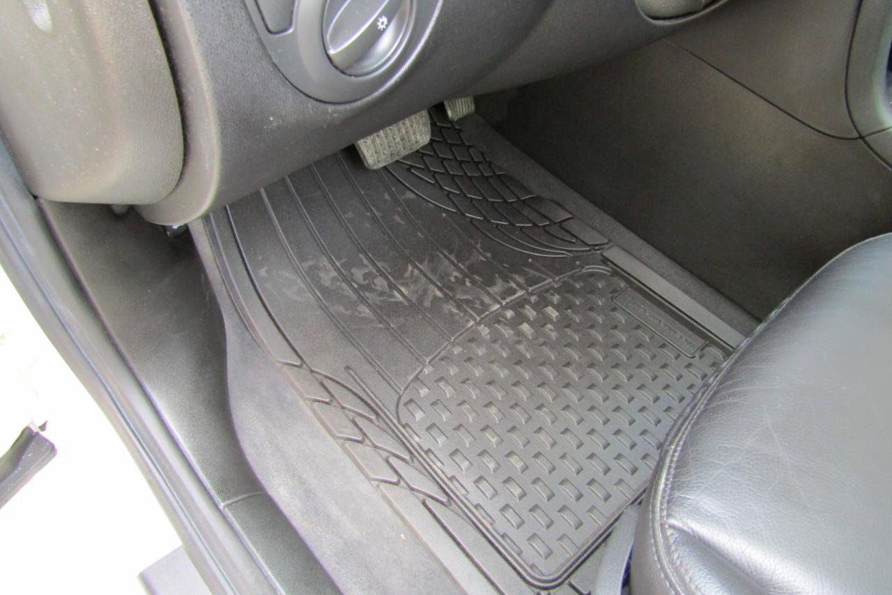 Used 2008 Saab 9-3 2.0T w/ Moonroof Package FWD image 38