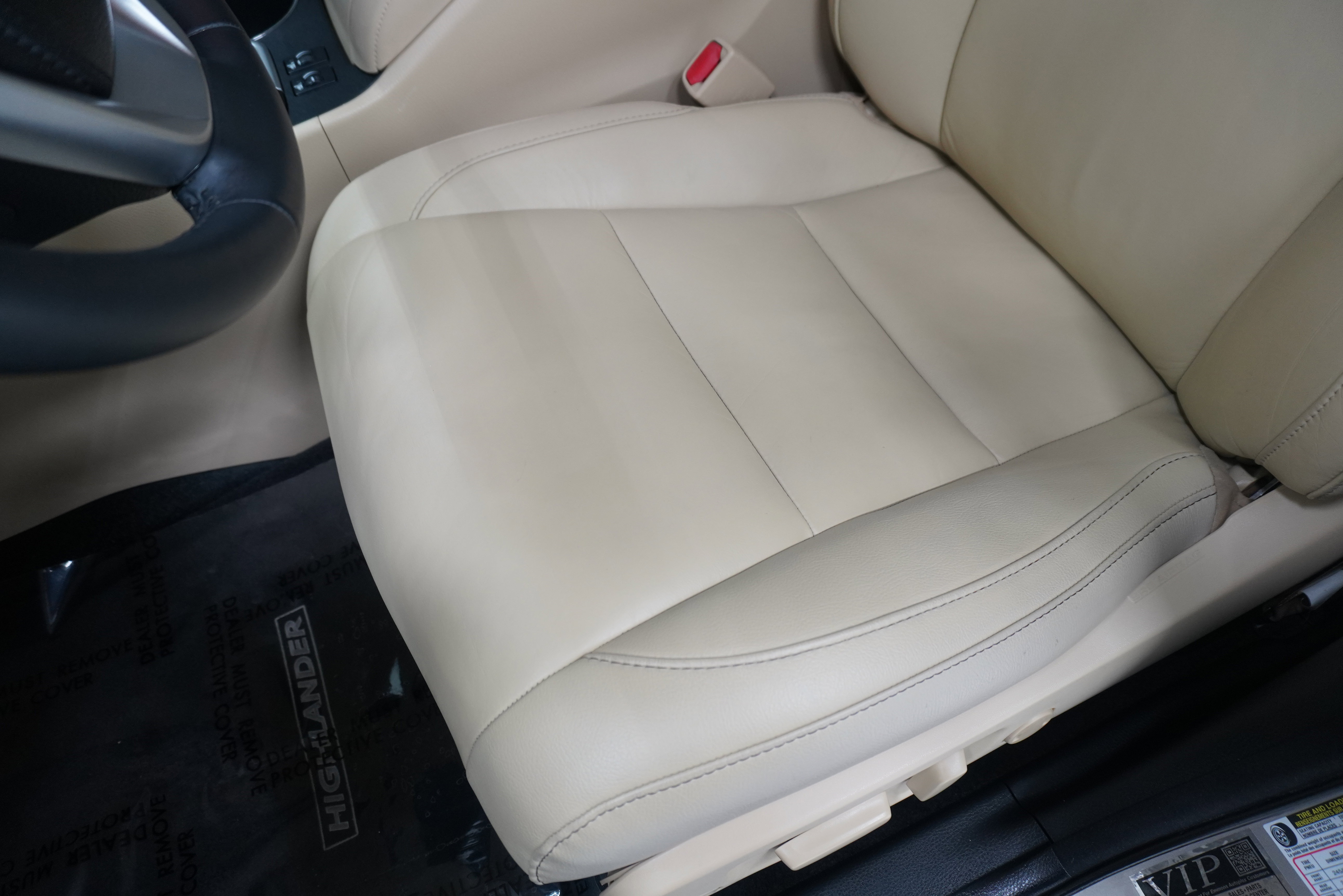 Used 2014 Toyota Highlander XLE FWD image 12