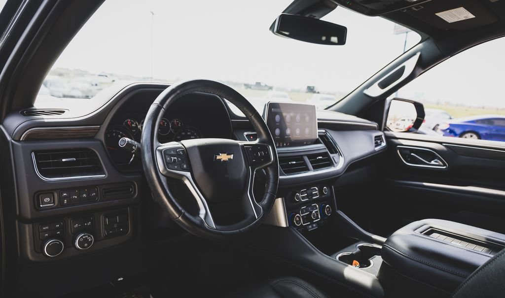 Used 2021 Chevrolet Suburban LT w/ LT Signature Package image 2