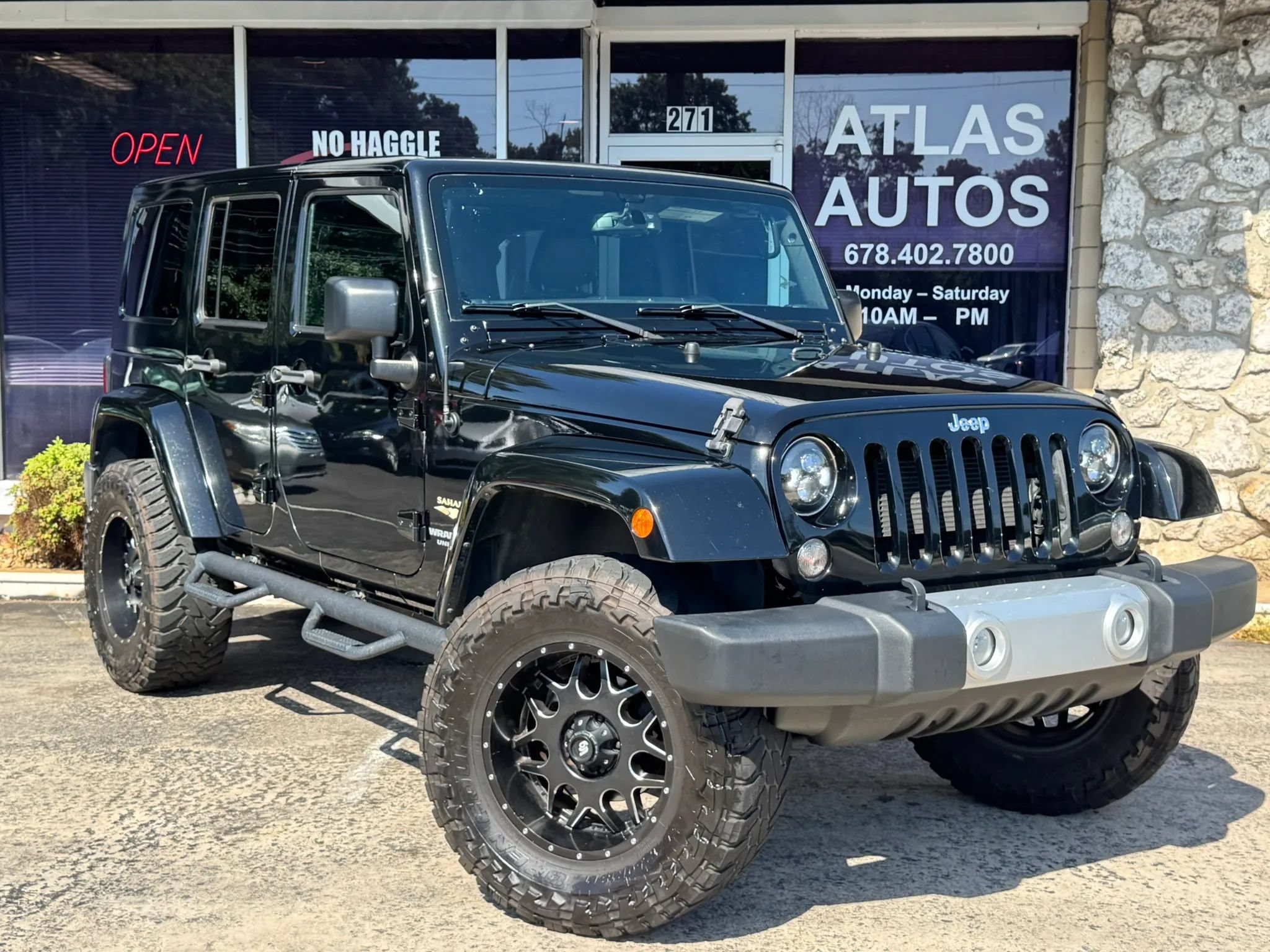 Used 2015 Jeep Wrangler Unlimited Sahara w/ Connectivity Group AWD/4WD image 1