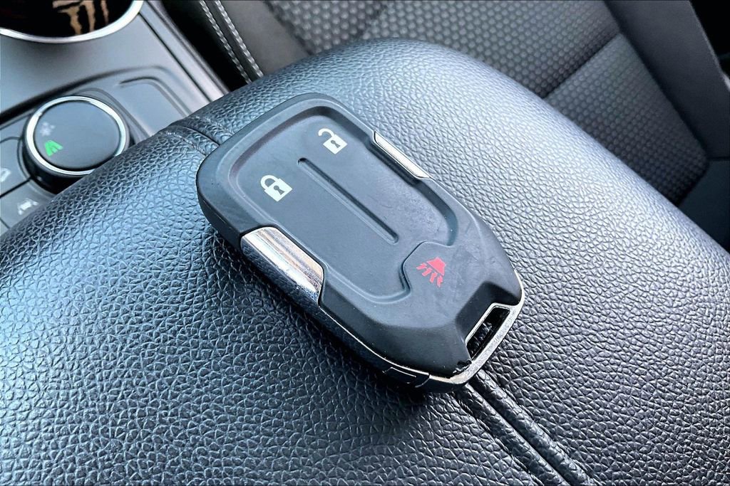 Used 2023 GMC Terrain SLE w/ Elevation Edition FWD image 32