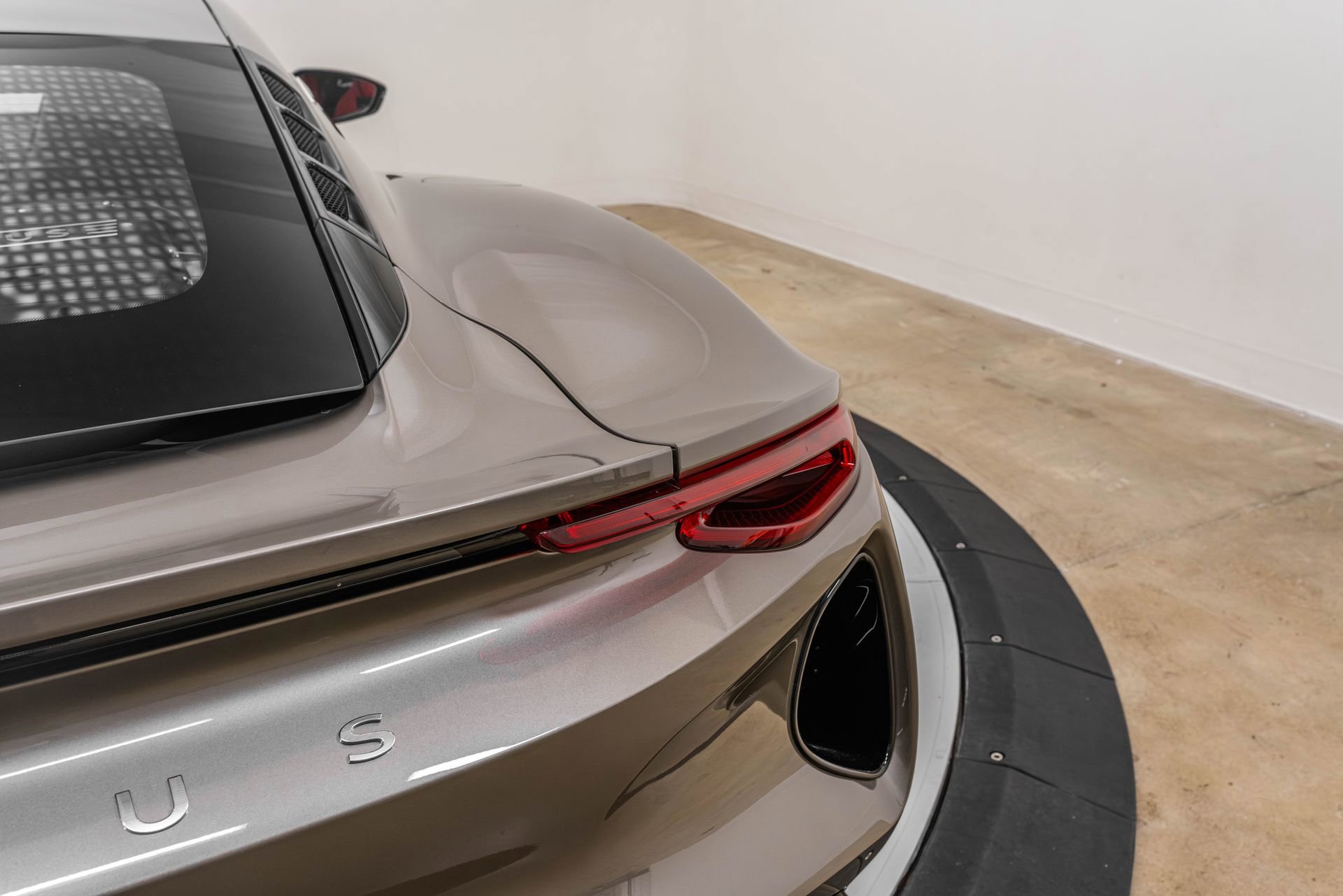 Used 2025 Lotus Emira RWD image 43