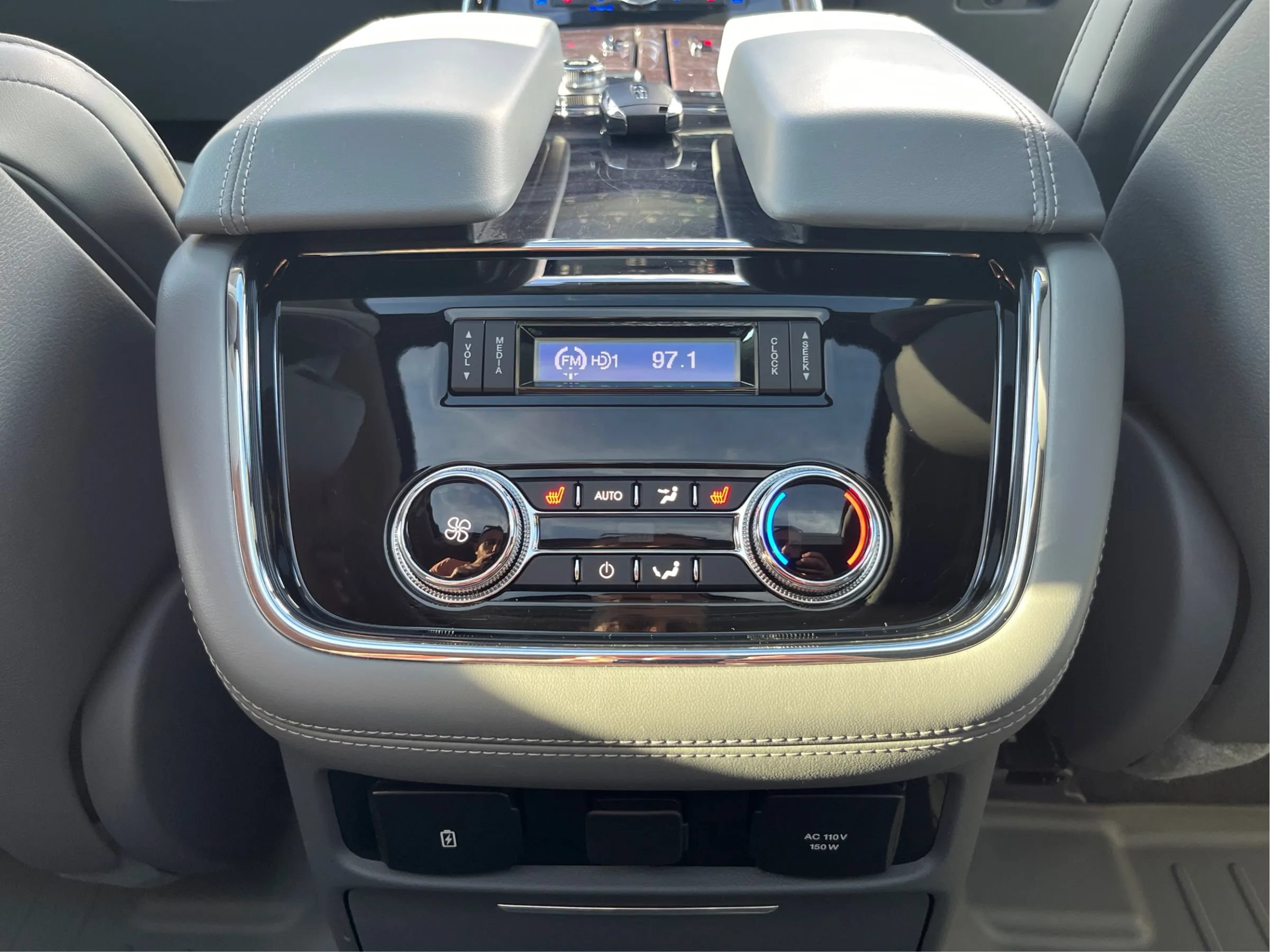 Used 2019 Lincoln Navigator L Reserve AWD/4WD image 39