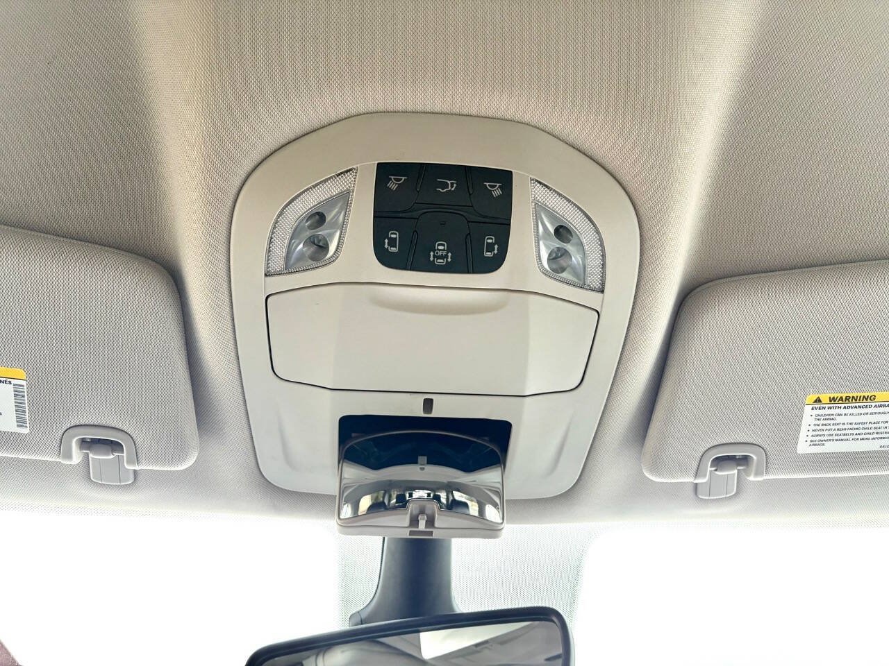 Used 2024 Chrysler Pacifica Touring-L FWD image 16