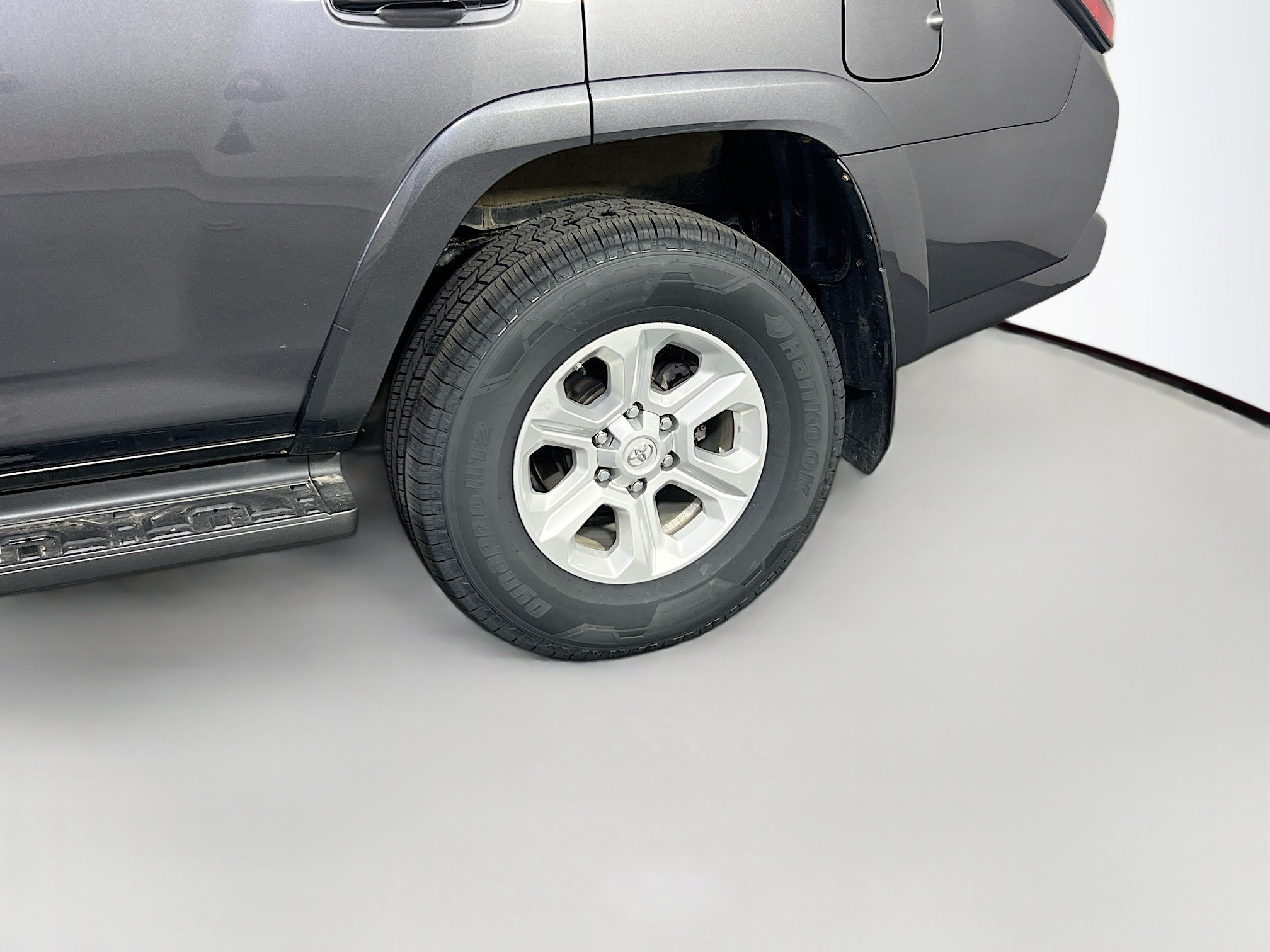 Used 2020 Toyota 4Runner SR5 AWD/4WD image 30