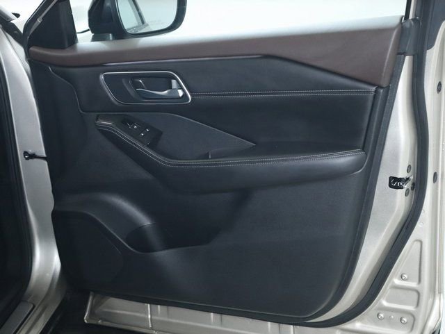 Used 2022 Nissan Rogue Platinum w/ Head-Up Display Package image 36