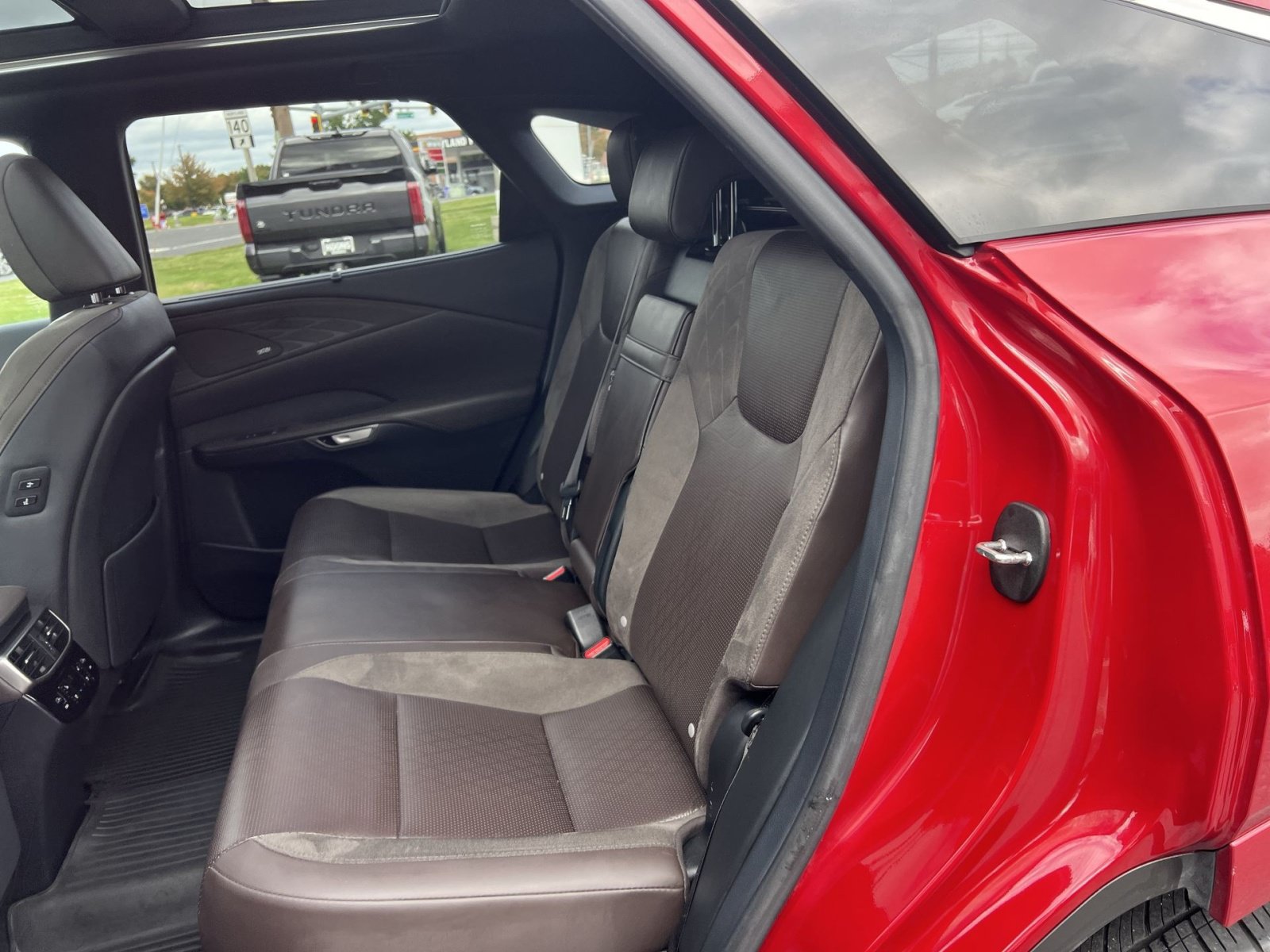 Used 2025 Lexus RX 450h AWD w/ Convenience Package image 25