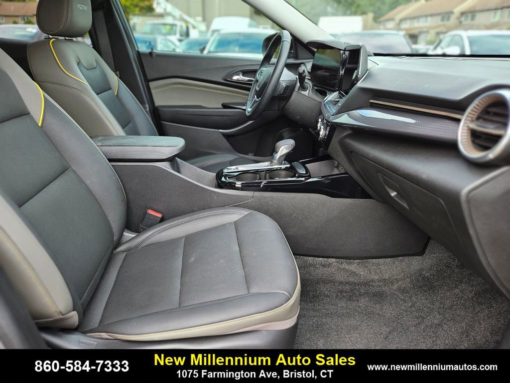 Used 2025 Chevrolet Trax ACTIV w/ Driver Confidence Package image 11