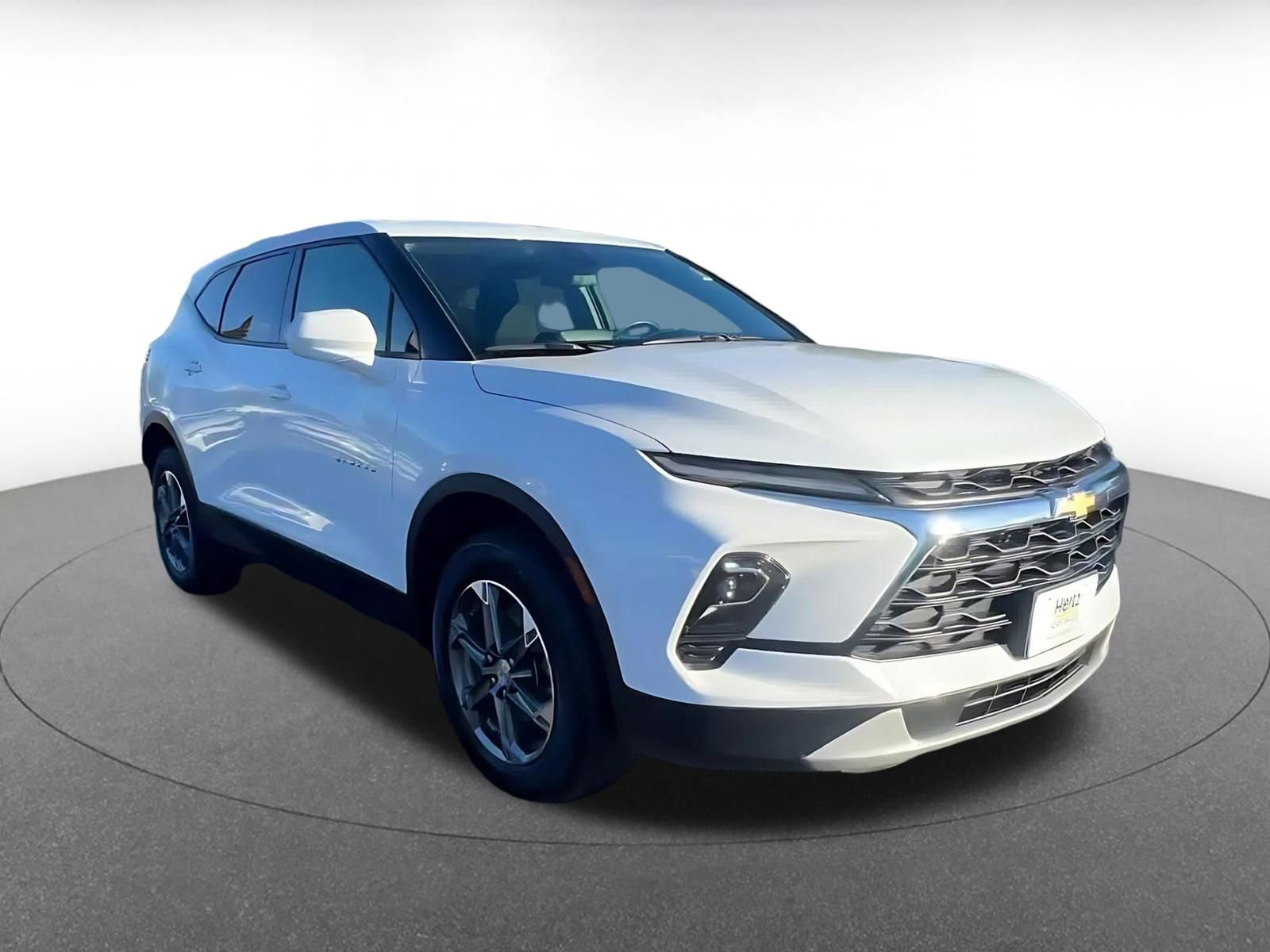 Used 2025 Chevrolet Blazer LT image 3