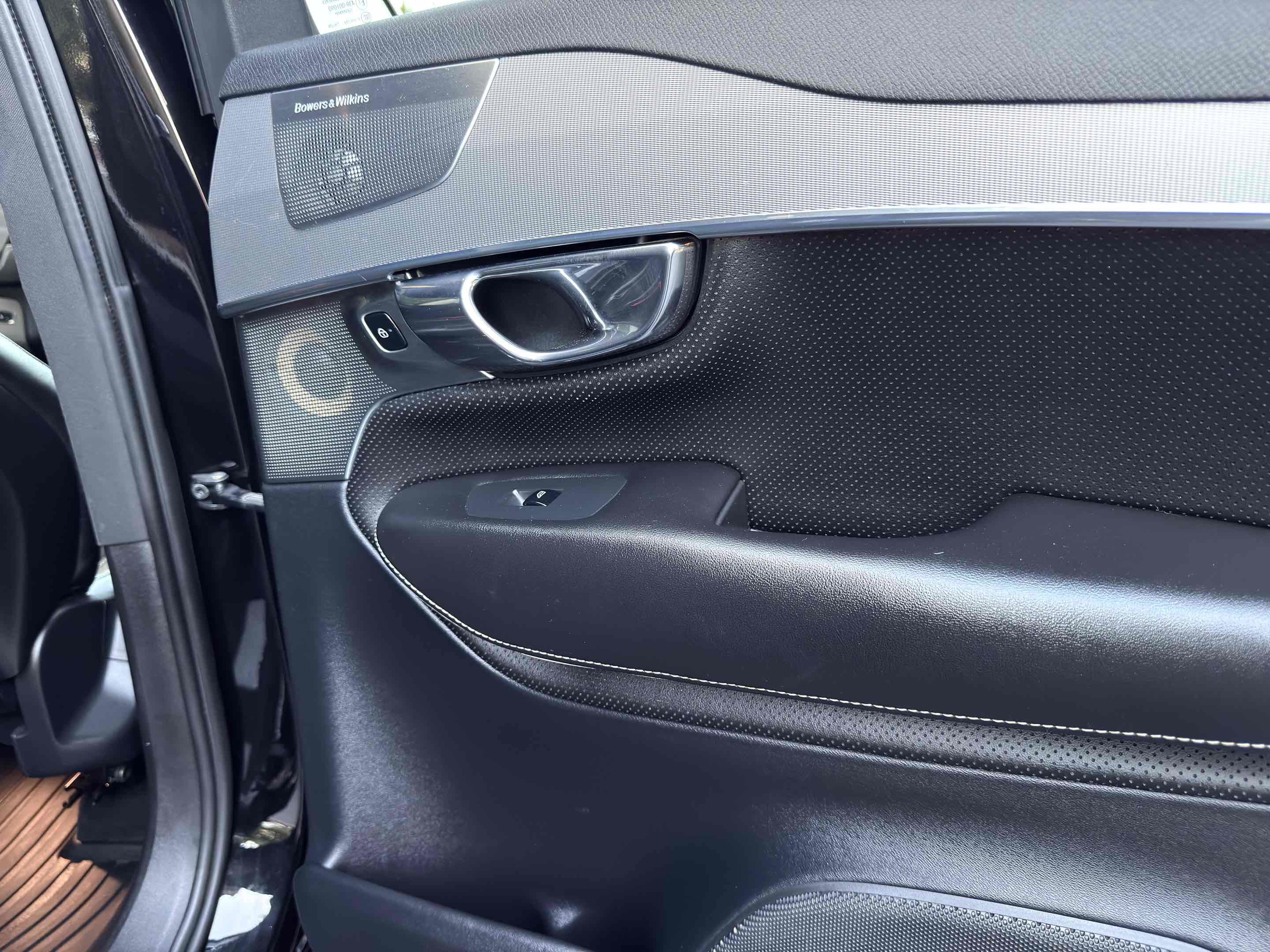 Used 2016 Volvo XC90 T6 R-Design w/ Vision Package image 87