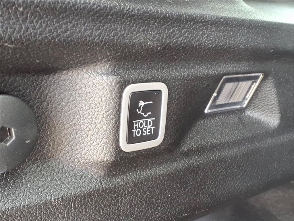 Used 2023 Jeep Grand Cherokee L Limited w/ Luxury Tech Group II AWD/4WD image 28