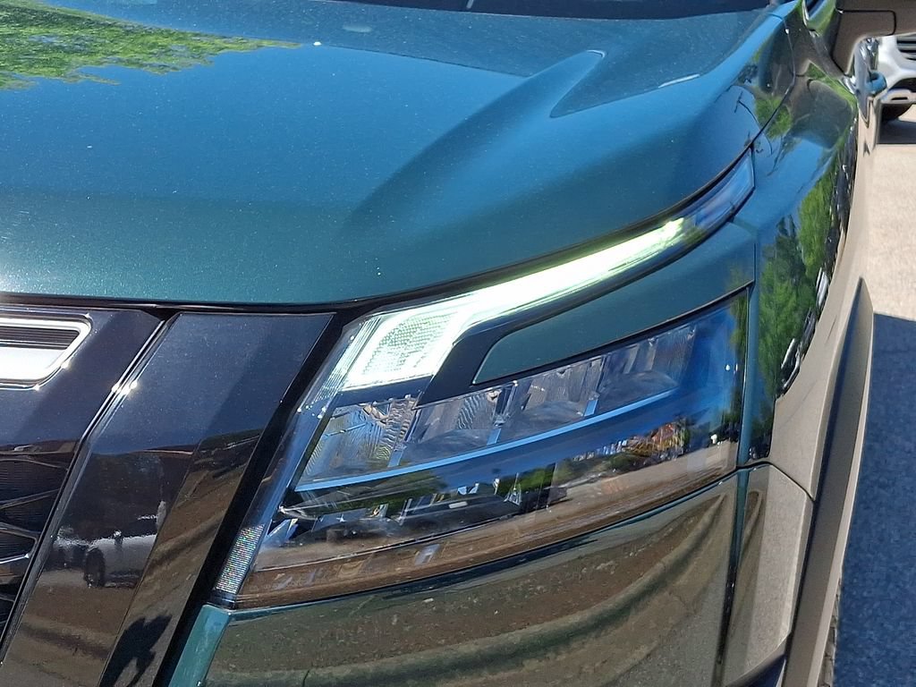 Used 2025 Nissan Pathfinder Rock Creek AWD/4WD image 9