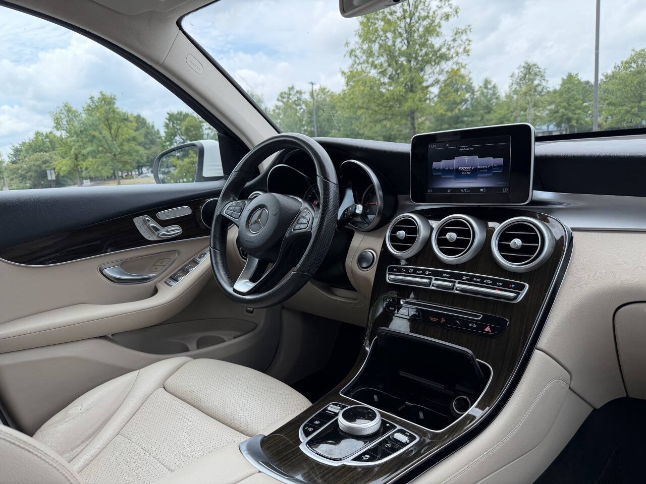 Used 2019 Mercedes-Benz GLC 300 image 22