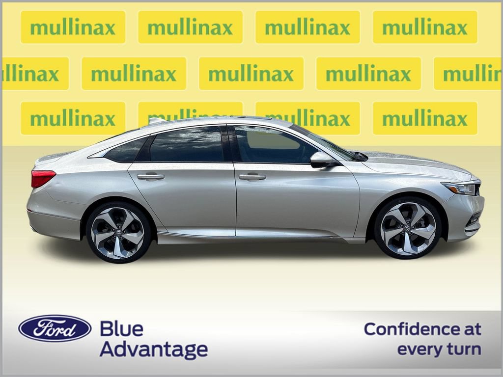 Used 2018 Honda Accord Touring image 2
