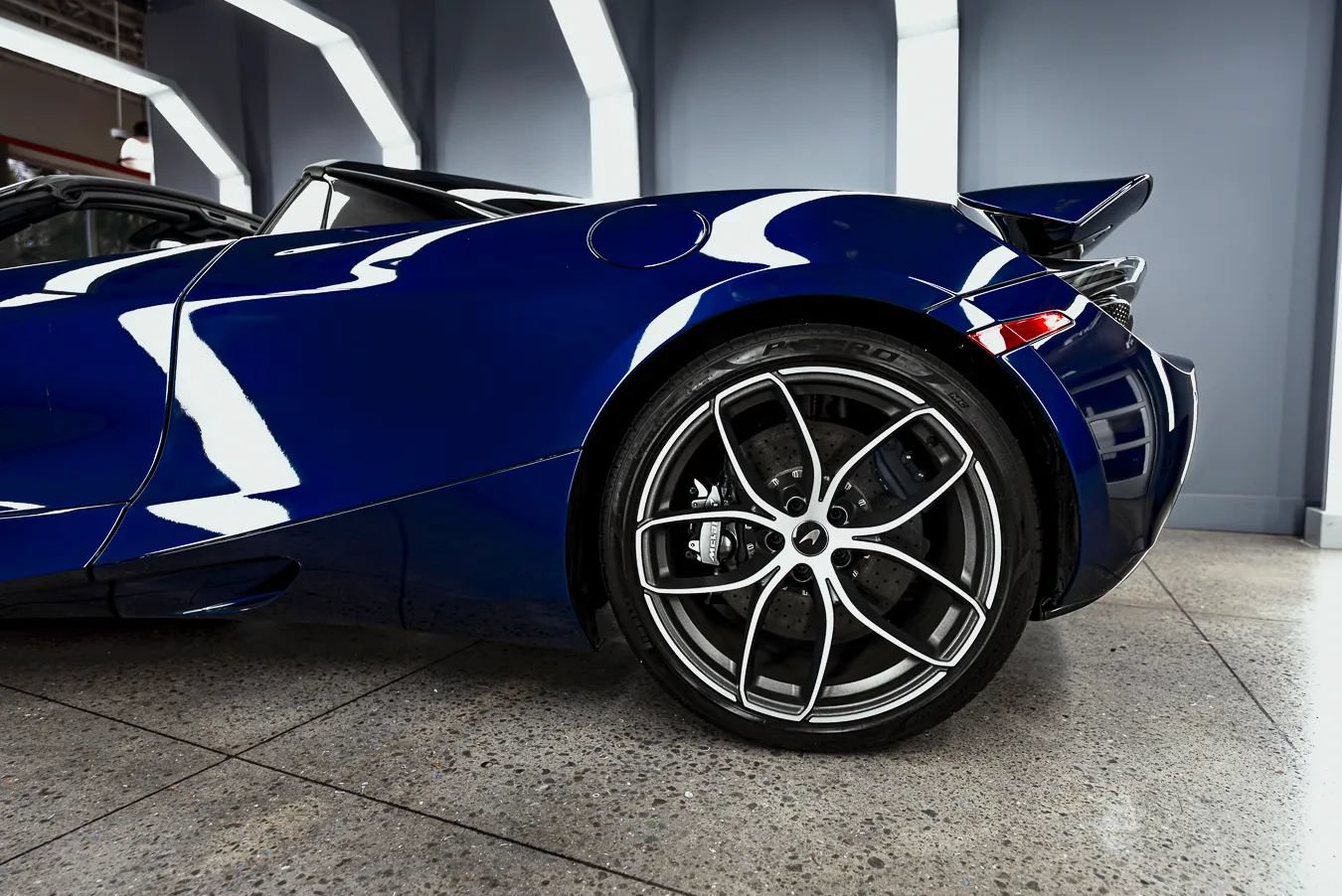 Used 2020 McLaren 720S Spider RWD image 14