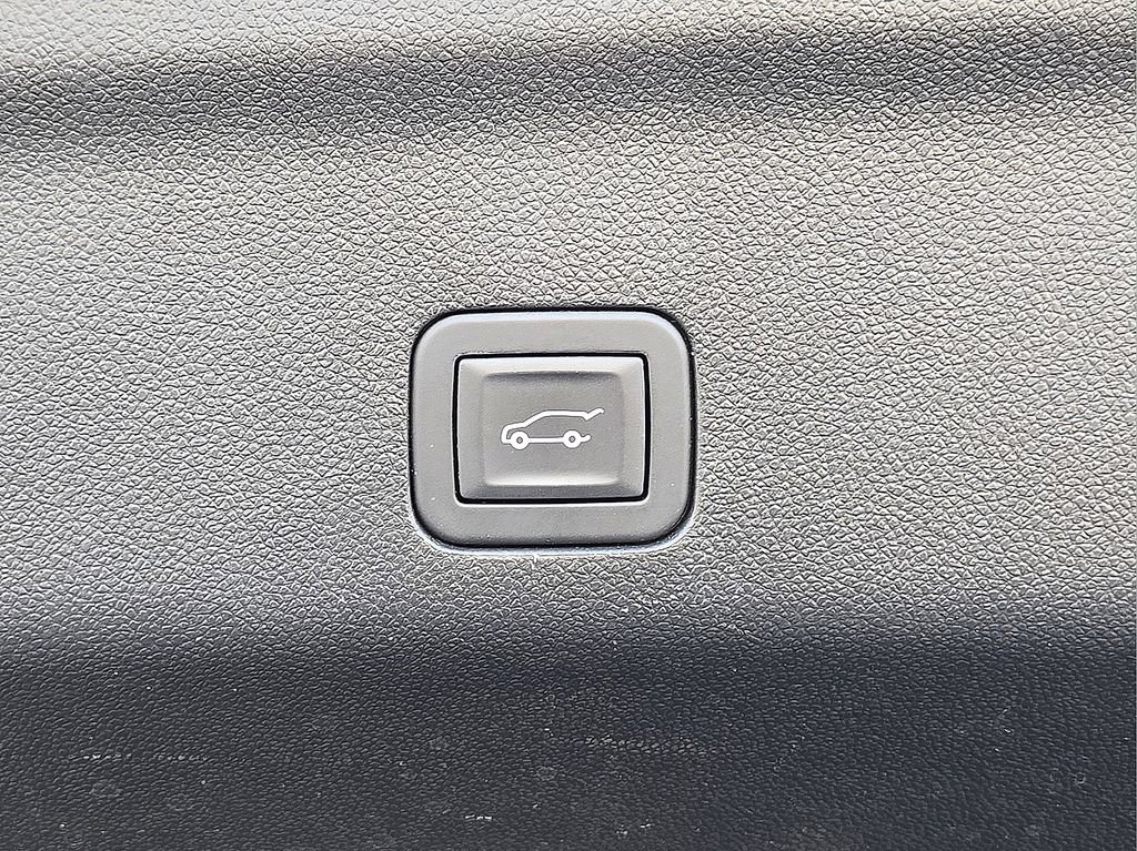 Used 2025 GMC Yukon Denali image 16